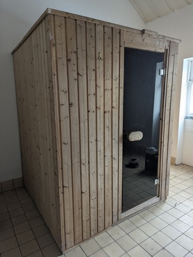 Flat pack sauna - pack, burner